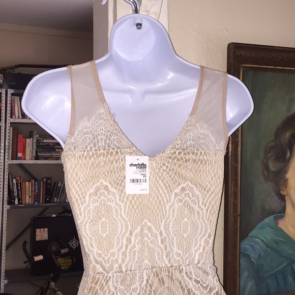 ✨NWT✨ Gown - Picture 4 of 6